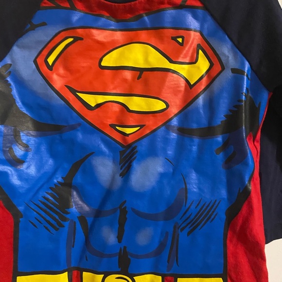Superman Shirt with Detachable Cape - Picture 4 of 7
